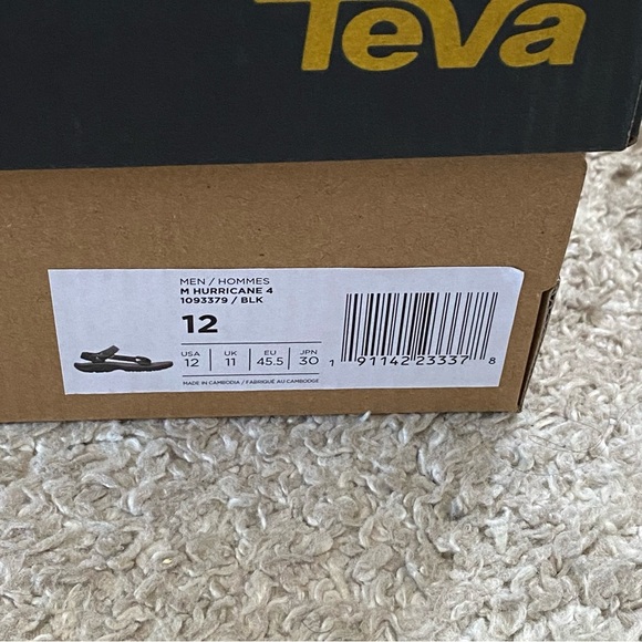 New with box Teva Hurricane 4 black sandals men’s size variation main image 6